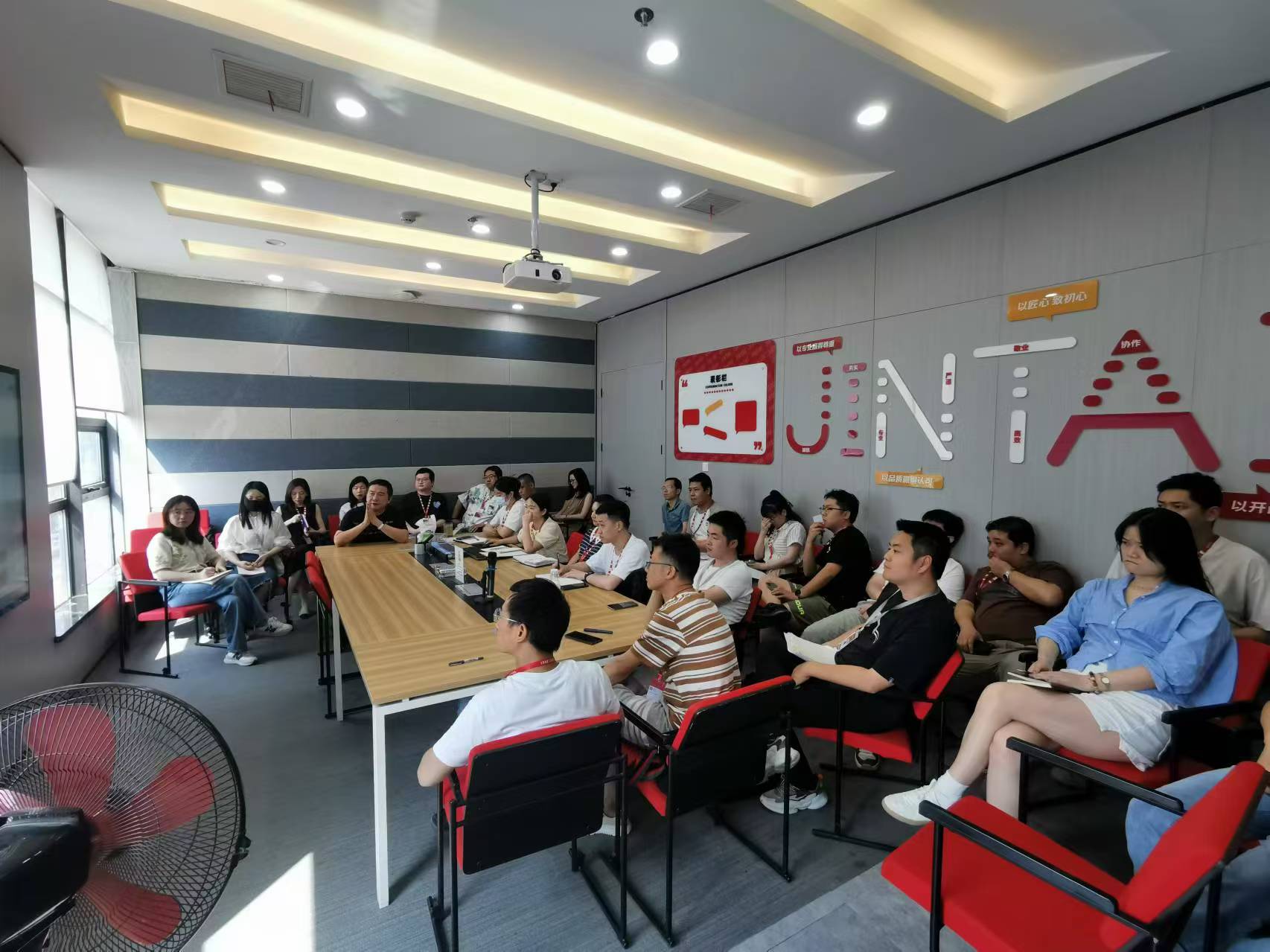 工程資料培訓(xùn)：打造更專業(yè)高效的公裝團(tuán)隊(圖2)